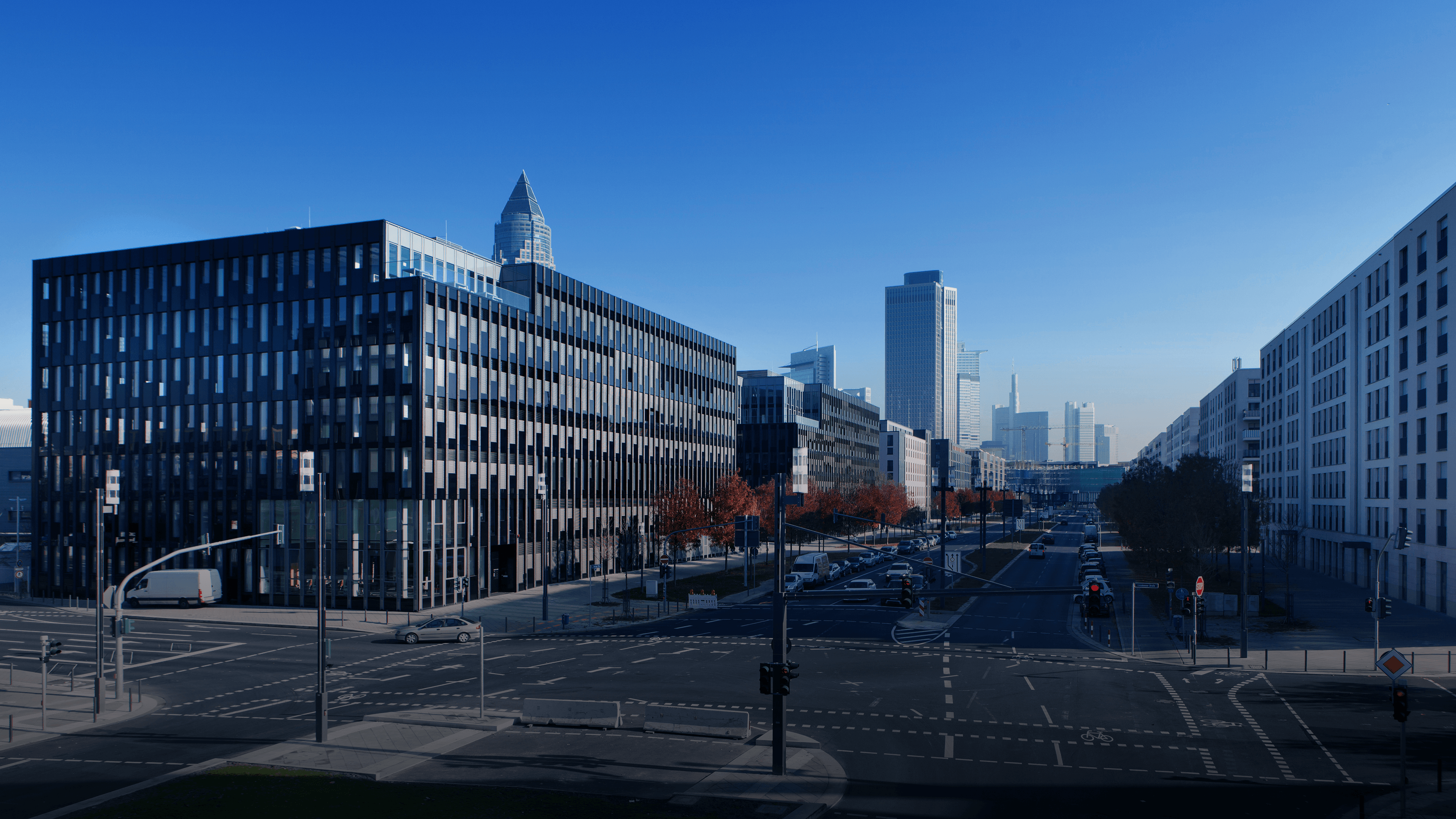 PAUL Net Zero ermöglicht Ihnen, Ihr Portfolio strategisch zu optimieren, indem es die Energieeffizienz steigert und die Betriebskosten nachhaltig senkt.